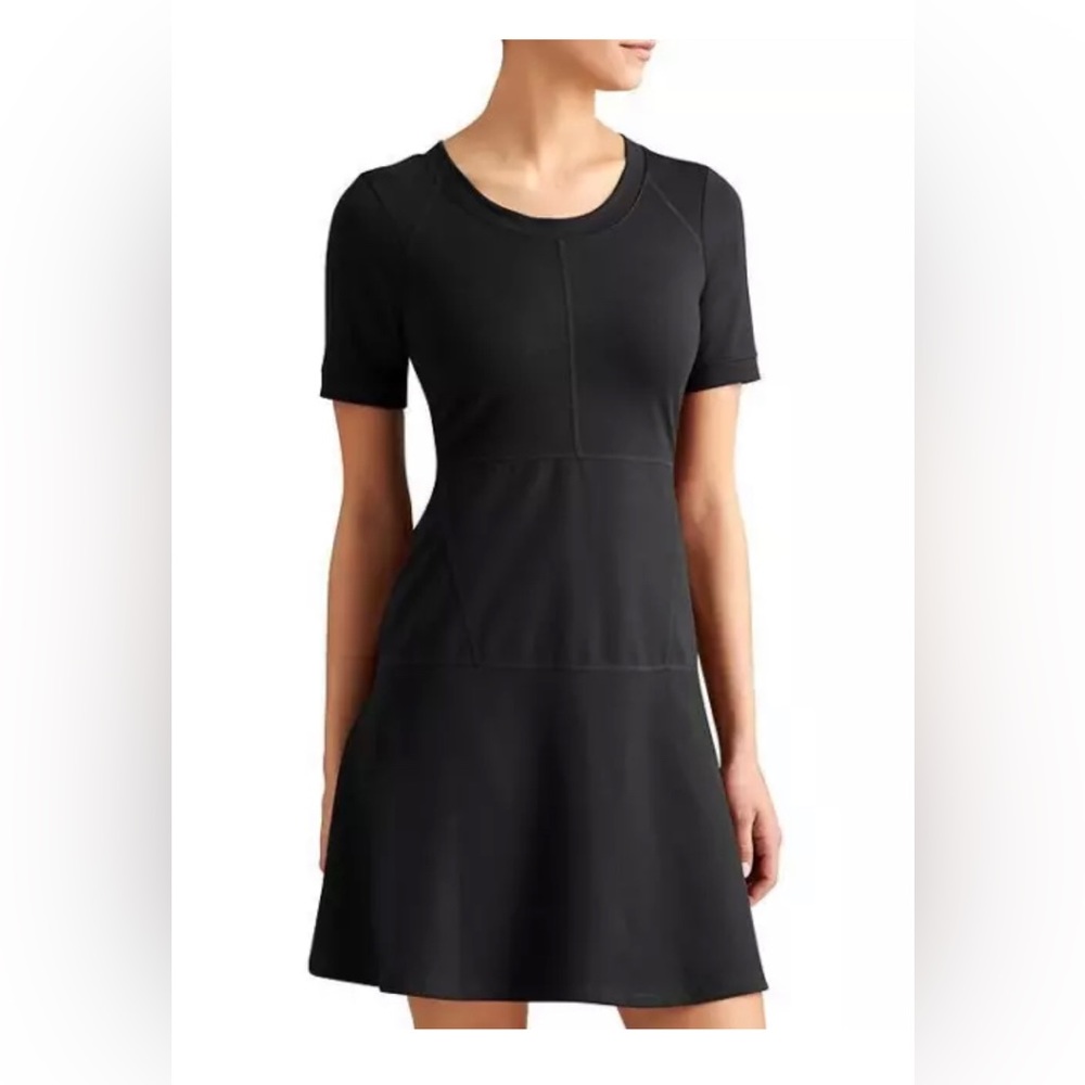 Athleta En Route Dress in Black Size Medium